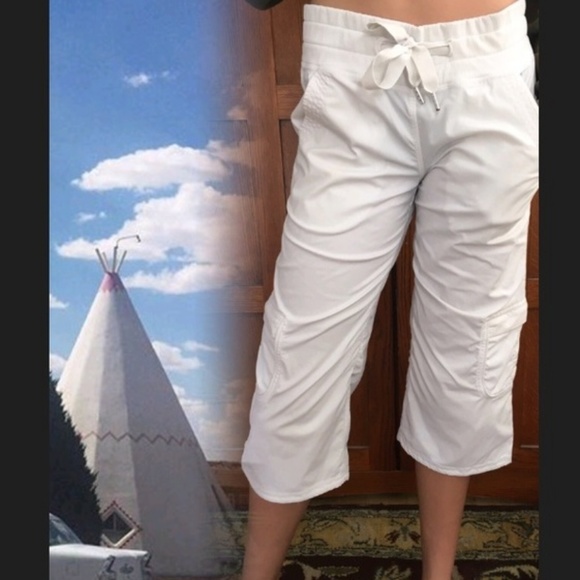 lululemon athletica Pants - Lululemon white  capri crops size 4